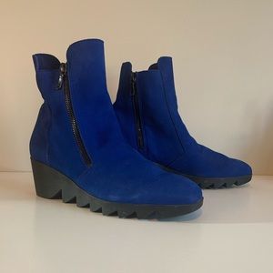 ARCHE Yves Klein Blue Nubuck Boots Booties 37 / 7